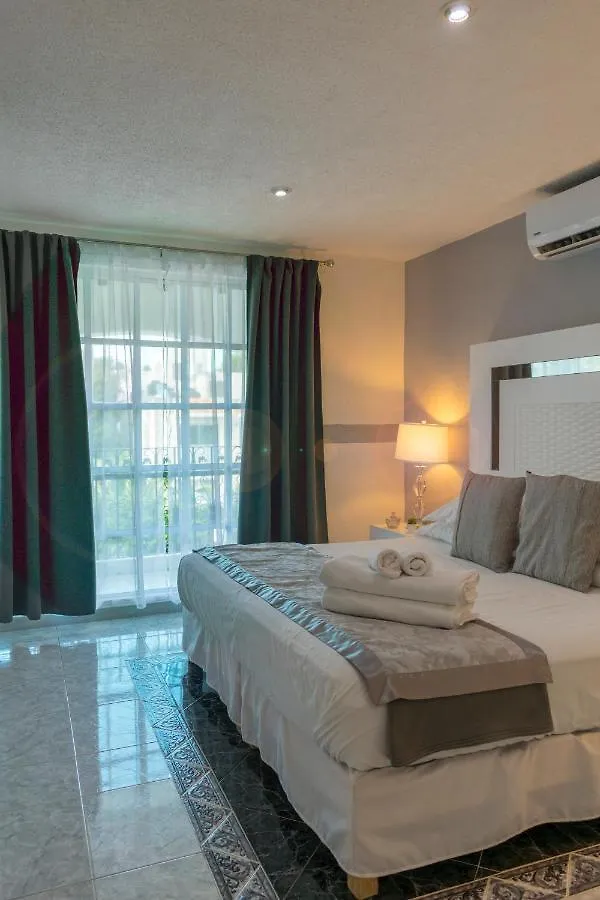 Villa Romantica Cancún Bed and breakfast